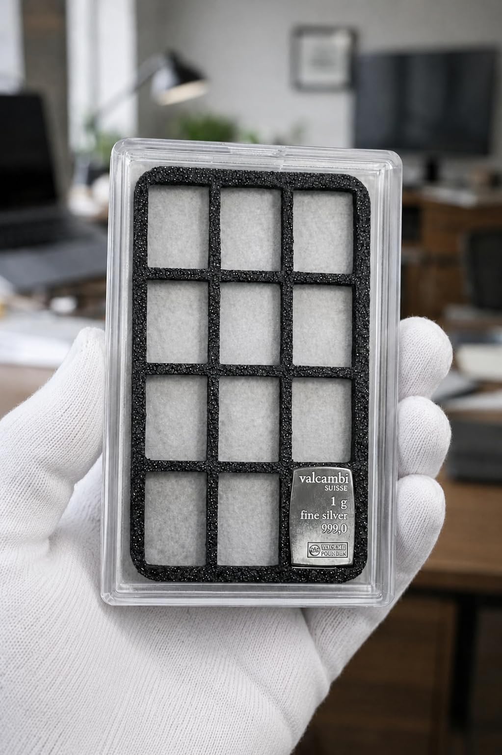 12-Slot 1g Bar Display Case + Bar & Gloves